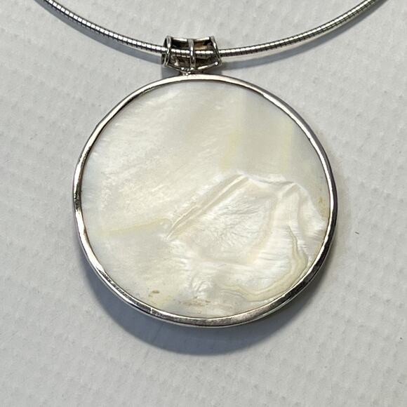 Sterling Silver 925 Round Mother of Pearl Pendant 18" Necklace - Picture 5 of 11